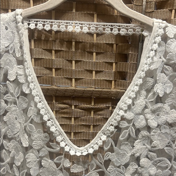 Elegant White Lace Maxi Dress - Picture 3 of 8